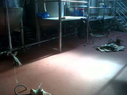The Polymer Screed had to be laid under standing machinery
